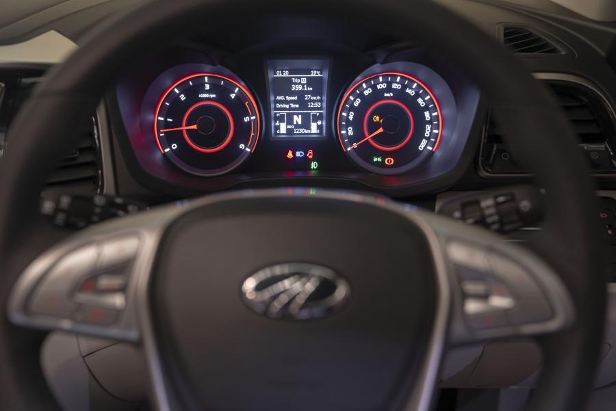 Панель приборов Mahindra XUV300 2019 года  (ZA) (фото 21 из 40)